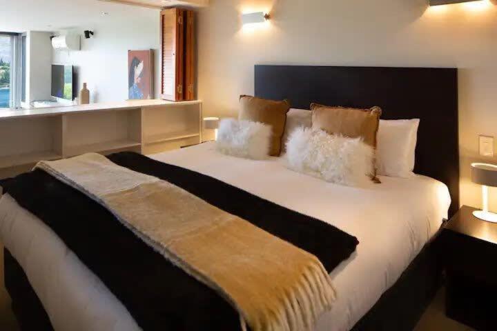 Stunning Lakeview 1 Bedroom Apartment Queenstown Buitenkant foto