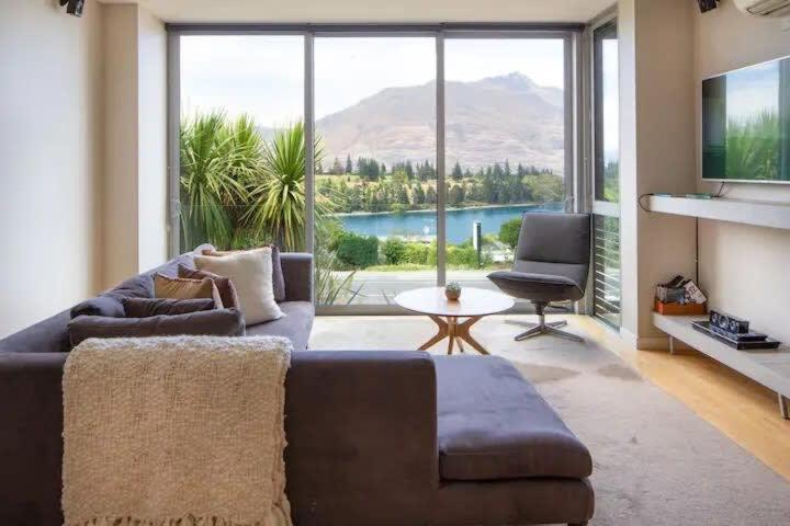 Stunning Lakeview 1 Bedroom Apartment Queenstown Buitenkant foto